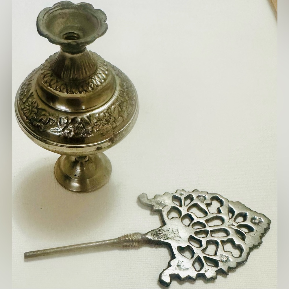 Vintage Elegant Silver Egyptian Pharaohs Kohl’s (eyeliner )Pot 
5 1/2 inches - Picture 5 of 9